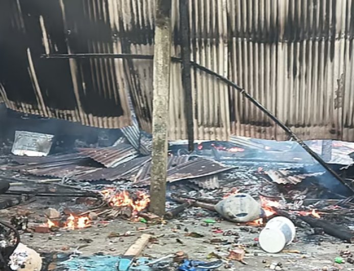 রাজবাড়ীতে নুরাল পাগলার দরবারে ভাঙচুর–অগ্নিসংযোগ, আহত অর্ধশত